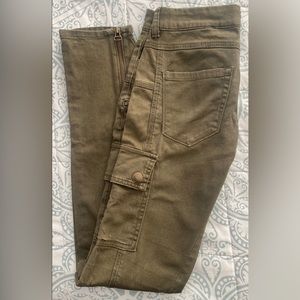 BLANK NYC size 24 green jeans with pocket and zipper details
